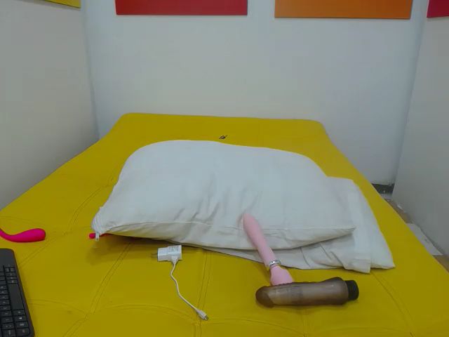 Live sex webcam photo for LeilaEvanns #269375608