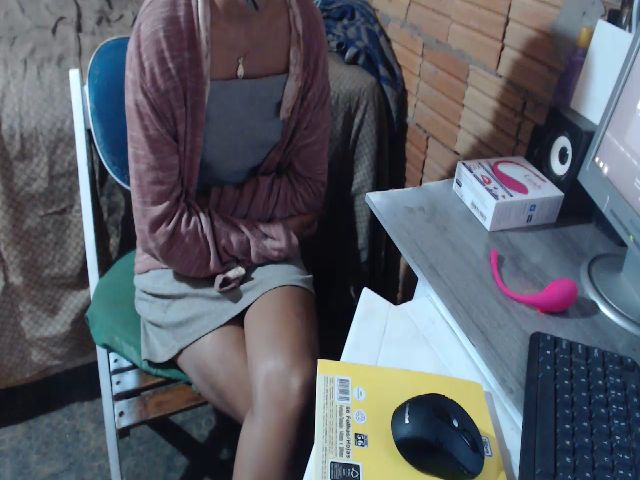 Live sex webcam photo for Baby050050 #269366913