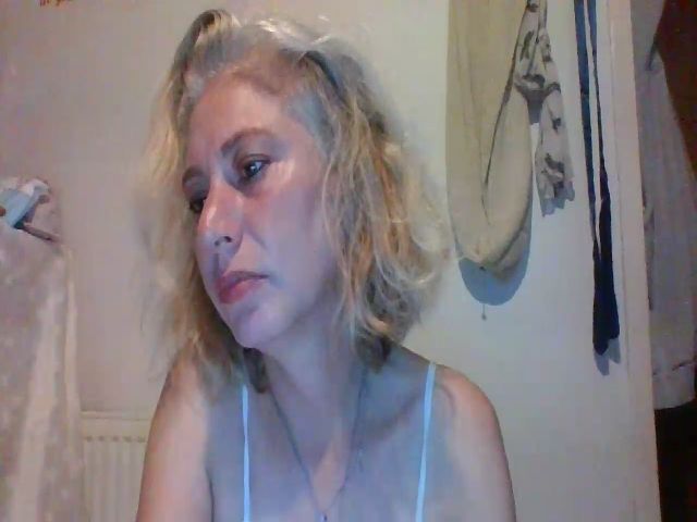 Live sex webcam photo for XxMommaKxX #269374141