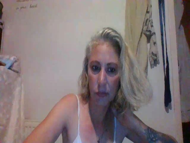 Live sex webcam photo for XxMommaKxX #269374253