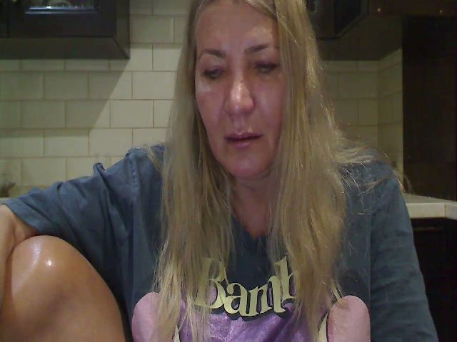 Live sex webcam photo for HeyHeyGrey #269358225