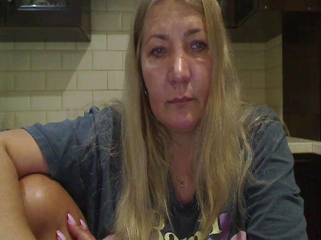 Live sex webcam photo for HeyHeyGrey #269358337