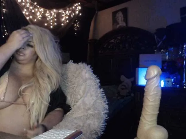 Live sex webcam photo for xtinastar #269365563