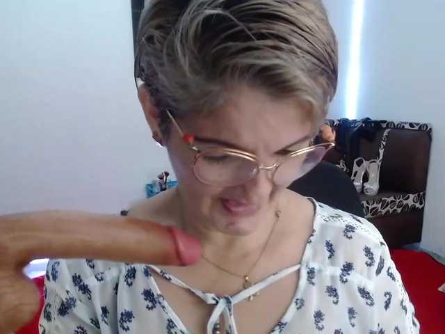 Live sex webcam photo for bety-cum2 #288017254