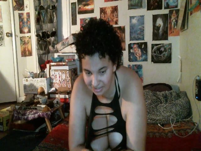 Live sex webcam photo for HornyHunBunny #269359827