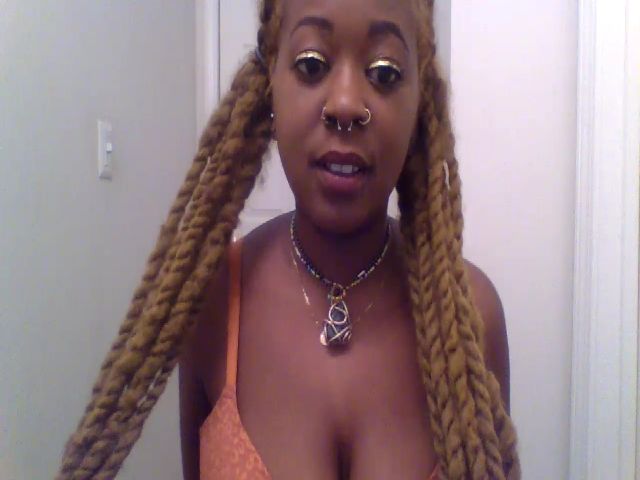 Live sex webcam photo for SexiiLexxii1 #269366869