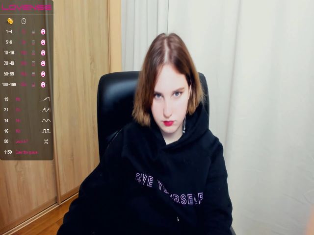 Live sex webcam photo for LovelyLu #269357266