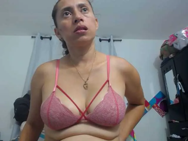 Live sex webcam photo for sexy-mary-69 #269377900