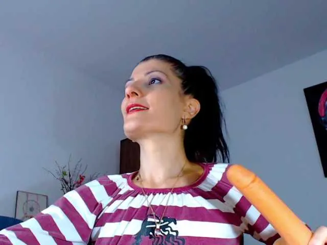 Live sex webcam photo for SexyAylin4u #269392506