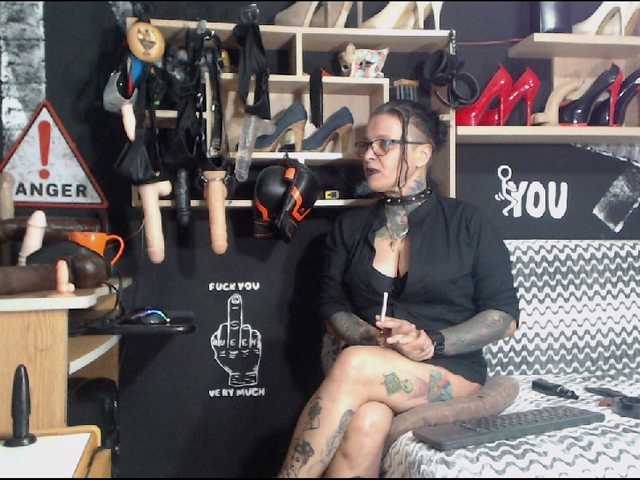 Live sex webcam photo for mistressmiry #269393282