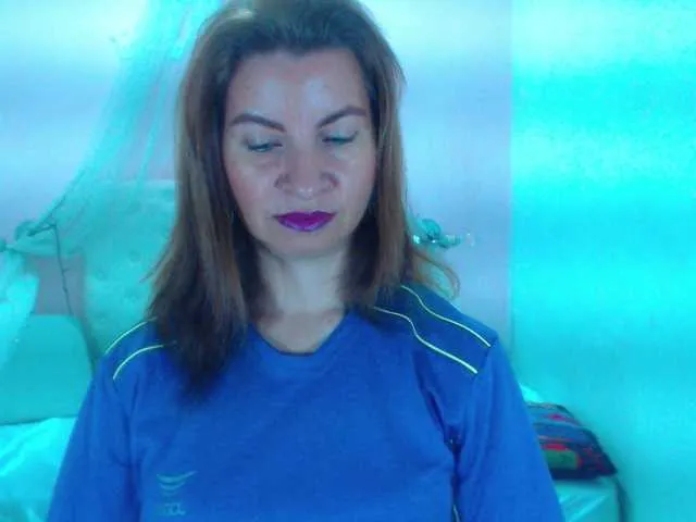 Live sex webcam photo for AliceMiller13 #269393493