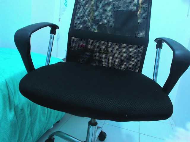 Live sex webcam photo for ScarleetLiz #269377489