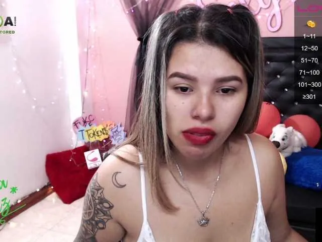 Live sex webcam photo for julianalopezX #269393733