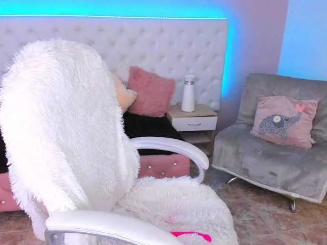 Live sex webcam photo for Alison-fire #269383233