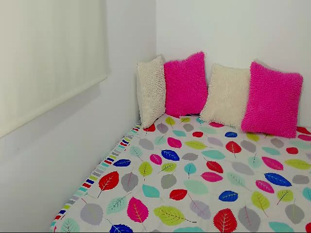 Live sex webcam photo for Katy_naughty1 #269381653