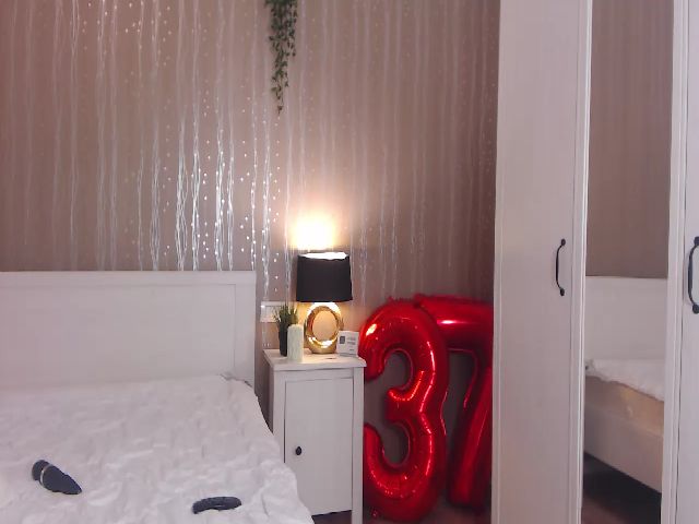 Live sex webcam photo for Adeleluv_ #269383683