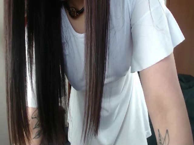 Live sex webcam photo for Miahot21 #269388642
