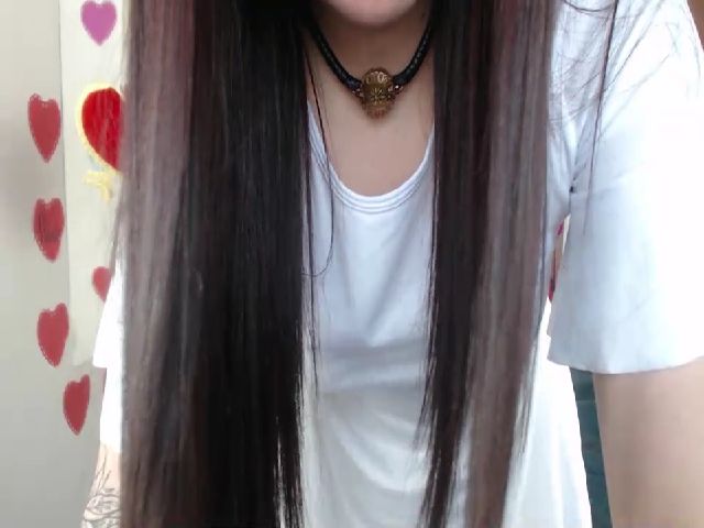 Live sex webcam photo for Miahot21 #269393820
