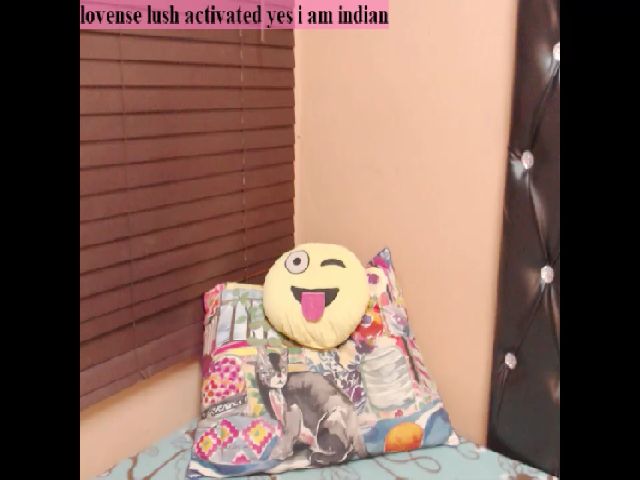 Live sex webcam photo for PARADISEQEEN #269380891