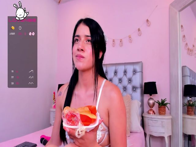 Live sex webcam photo for KallyMyller #269396226