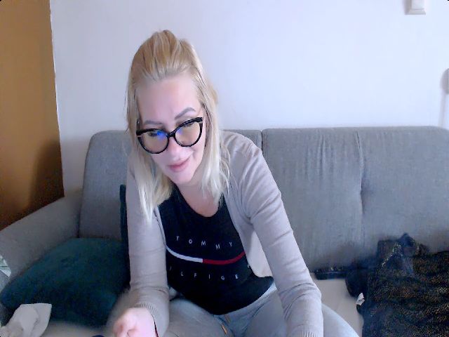 Live sex webcam photo for Stephycute #269384438