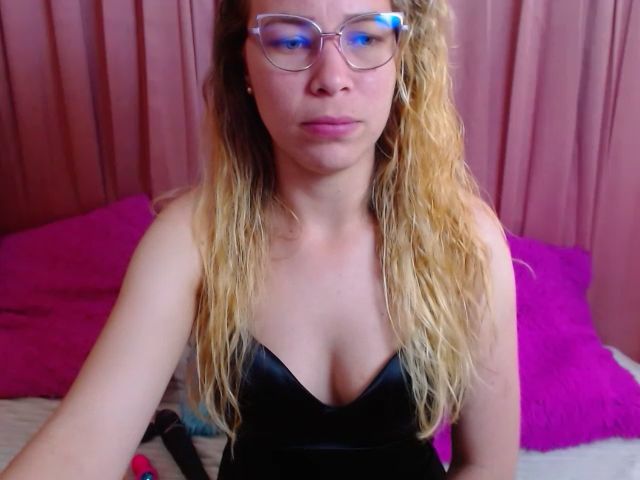 Live sex webcam photo for SharonRobert #269394002
