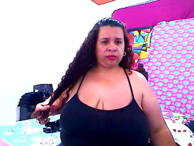 Live sex webcam photo for LatinaBigAss4 #269378545