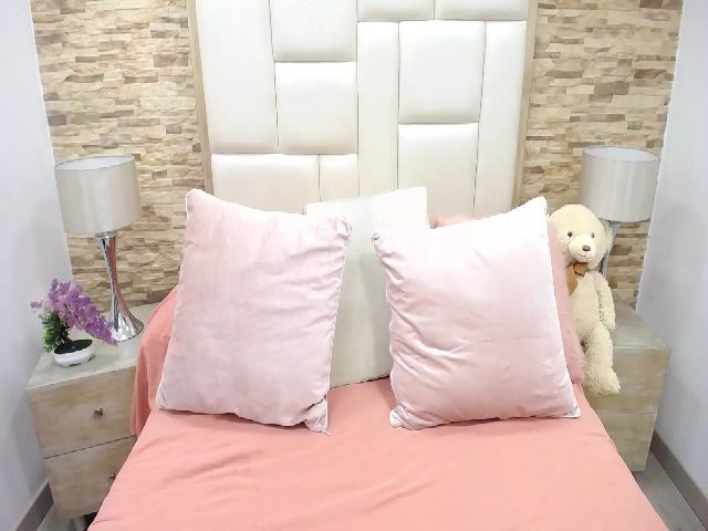 Live sex webcam photo for EllaDavs #269384740