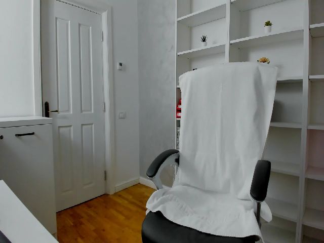 Live sex webcam photo for VanessaCroft #269379980