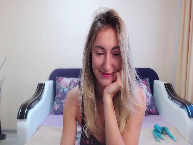 Live sex webcam photo for Veronica_4u #269381744