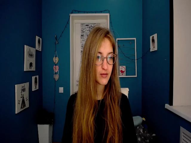 Live sex webcam photo for JennyLovelyS #269381583