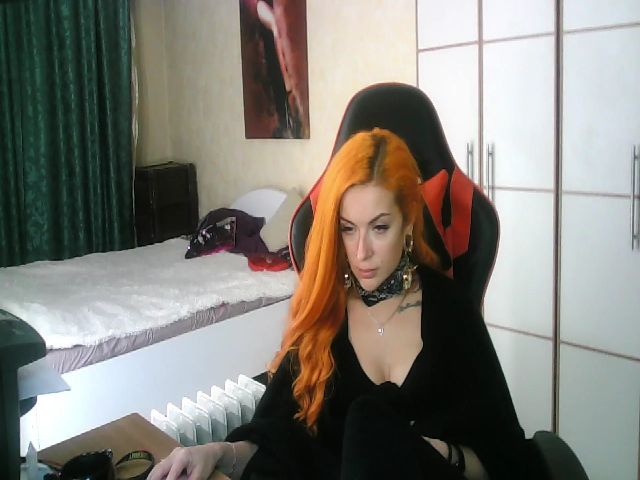 Live sex webcam photo for LuckyStarlet #269390382