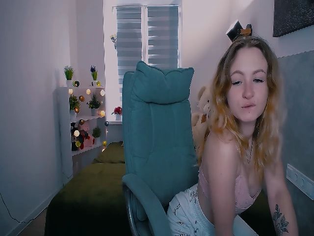 Live sex webcam photo for Blonde_Alisa #269384062