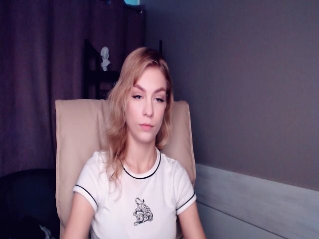 Live sex webcam photo for VanillaJenny #269385017