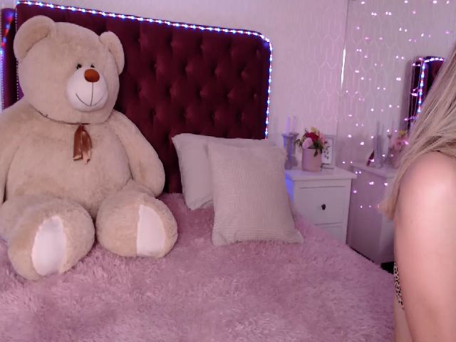 Live sex webcam photo for DOMINICA_MINI #269383858