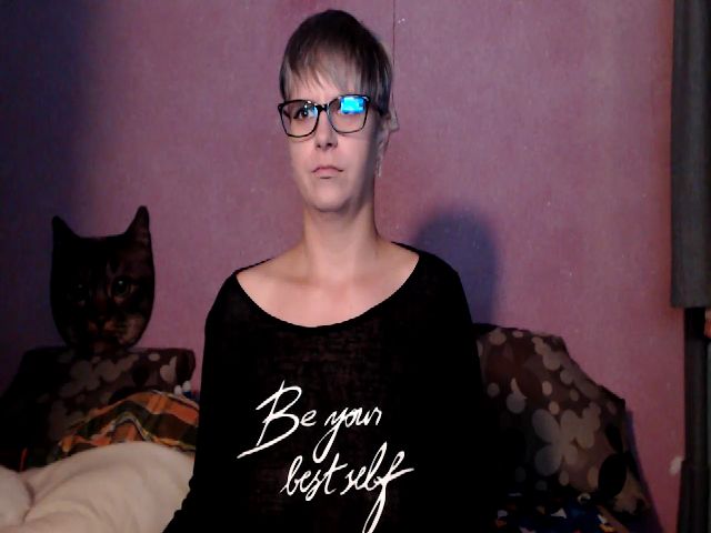 Live sex webcam photo for IamMiky #269396271