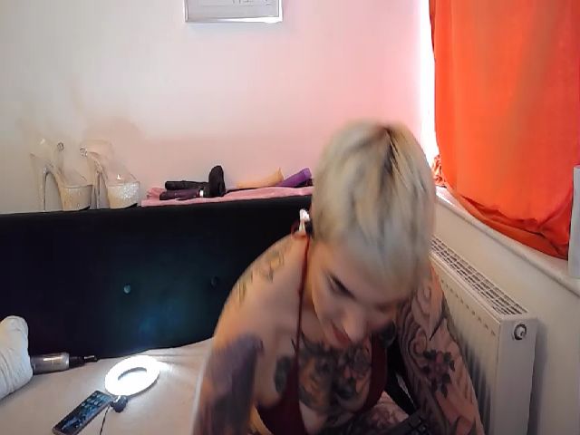 Live sex webcam photo for MissCharliex #269385356