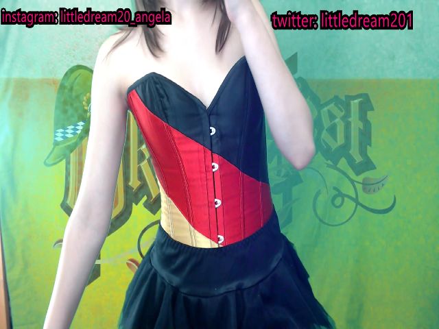 Live sex webcam photo for Littledream20 #269390597