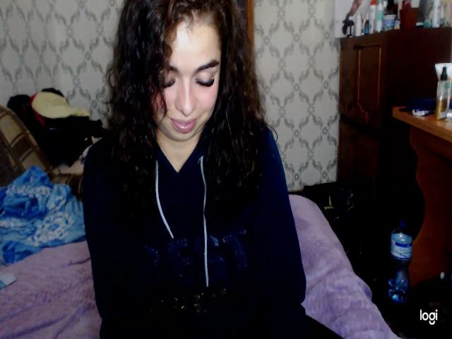 Live sex webcam photo for April_Swee #269386383