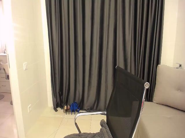 Live sex webcam photo for KellyKleine #269390210