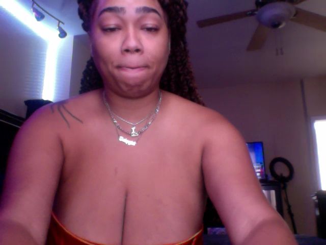 Live sex webcam photo for HoneyBusty69 #269389171