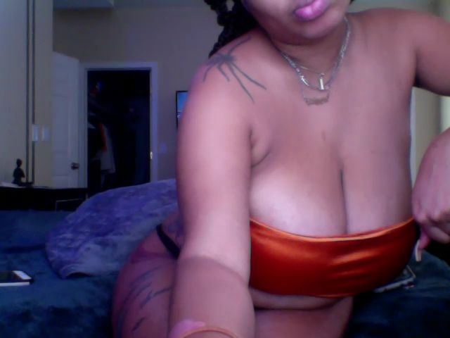 Live sex webcam photo for HoneyBusty69 #269390362