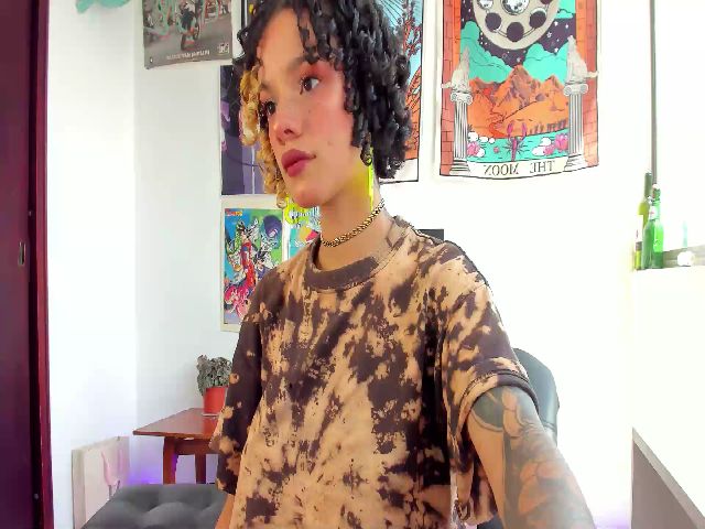 Live sex webcam photo for AmyWinne #269393956