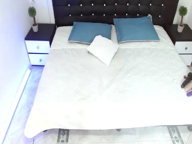 Live sex webcam photo for Eimy_lee #269396056