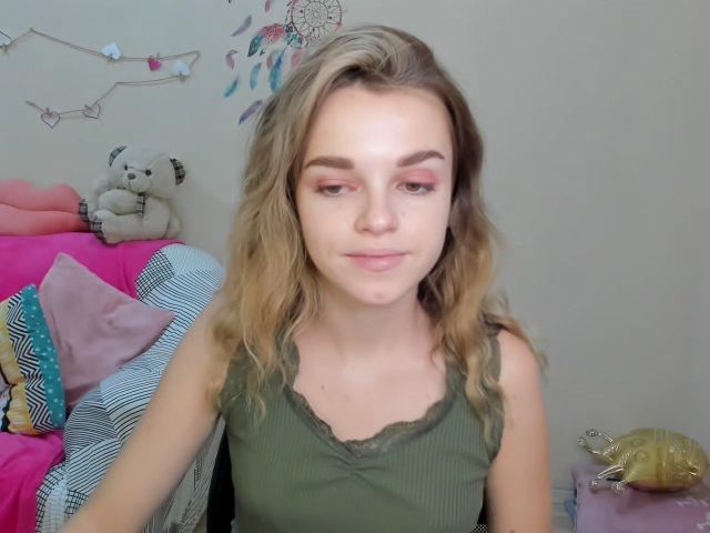 Live sex webcam photo for LoreinKis #269385202