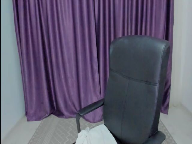 Live sex webcam photo for Naughtyizza #269380655