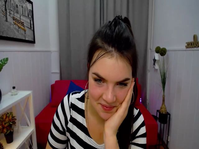 Live sex webcam photo for ViolaLily #269376638