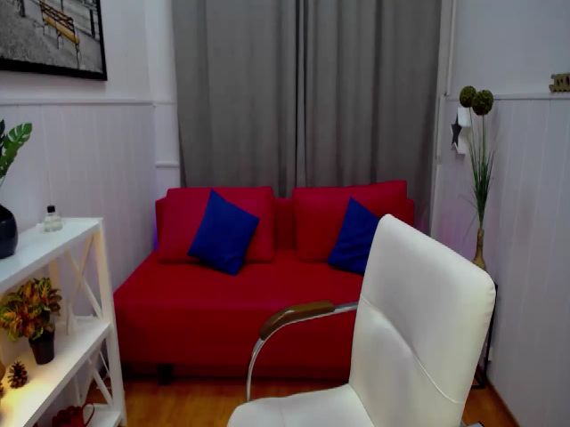 Live sex webcam photo for ViolaLily #269378772