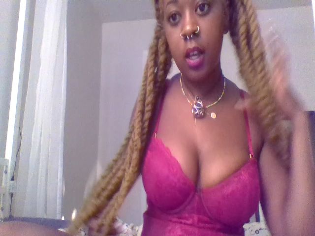 Live sex webcam photo for SexiiLexxii1 #269389135