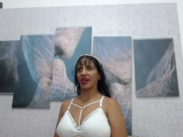 Live sex webcam photo for JulietaMilf #269399374